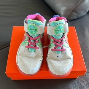 Nike Kids' Team Hustle D 9 Basketball Shoes 🏀